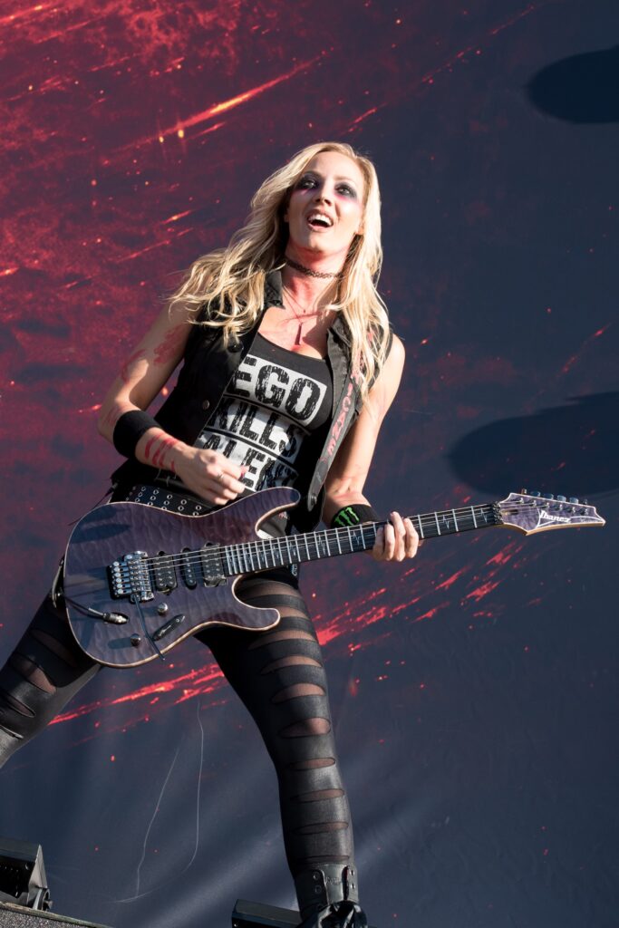 Nita Strauss: secondo album svelato a Nick Hausman Nita Strauss: secondo album svelato a Nick Hausman