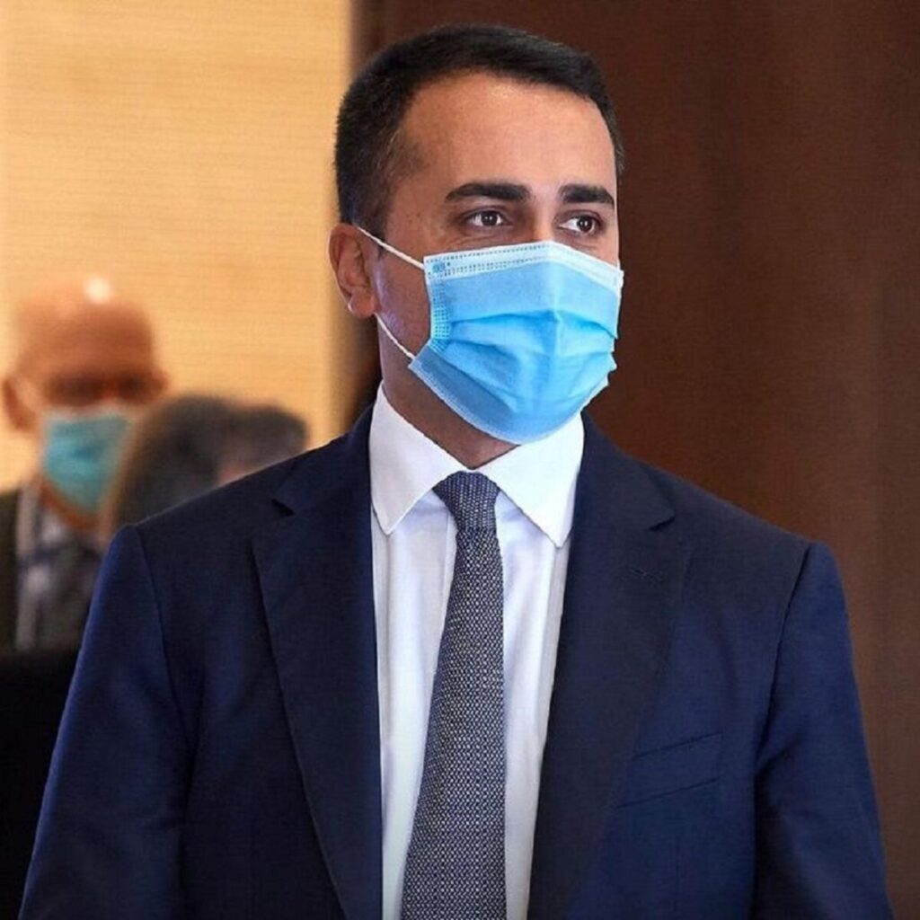 Di Maio torna a parlare del salario minimo: “Non è un’elemosina” Di Maio torna a parlare del salario minimo: “Non è un’elemosina”