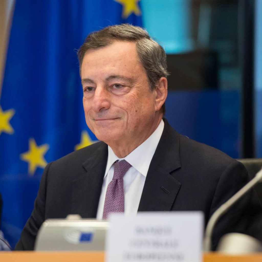 Green pass e accesso a servizi e attività, Draghi firma il Dpcm Green pass e accesso a servizi e attività, Draghi firma il Dpcm