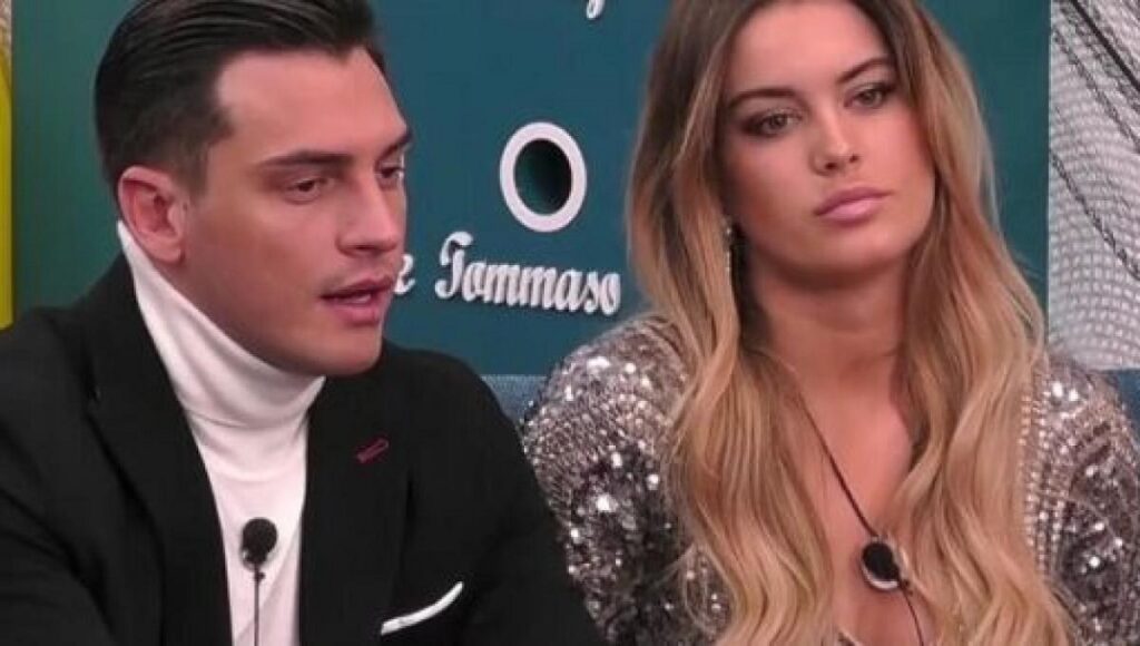 Gf Vip, nella notte duro scontro tra Alessandro e Sophie: “Sei una buffona, perchè parli con Delia dopo che…” Gf Vip, nella notte duro scontro tra Alessandro e Sophie: “Sei una buffona, perchè parli con Delia dopo che…”